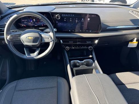 New 2025 Chevrolet Traverse LT image 18