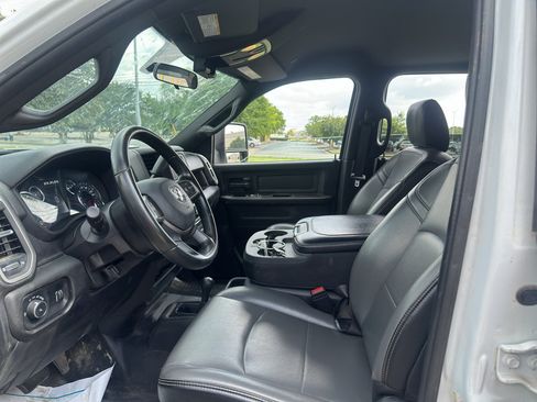 Used 2024 RAM 3500 Tradesman w/ Chrome Appearance Group AWD/4WD image 15