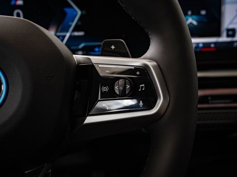 New 2026 BMW 550e xDrive image 30