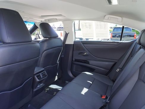 Used 2024 Lexus ES 350 w/ Premium Package FWD image 8