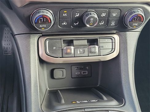 Used 2023 GMC Acadia Denali w/ Denali Ultimate Package image 23