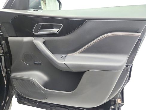 Used 2018 Jaguar F-PACE Prestige image 26