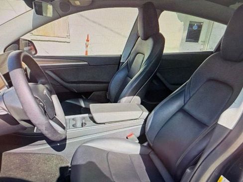 Used 2025 Tesla Model Y Long Range RWD image 9