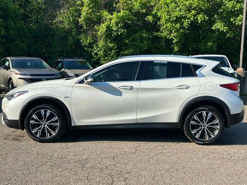 Used 2018 INFINITI QX30 Premium w/ Navigation Package AWD/4WD image 5