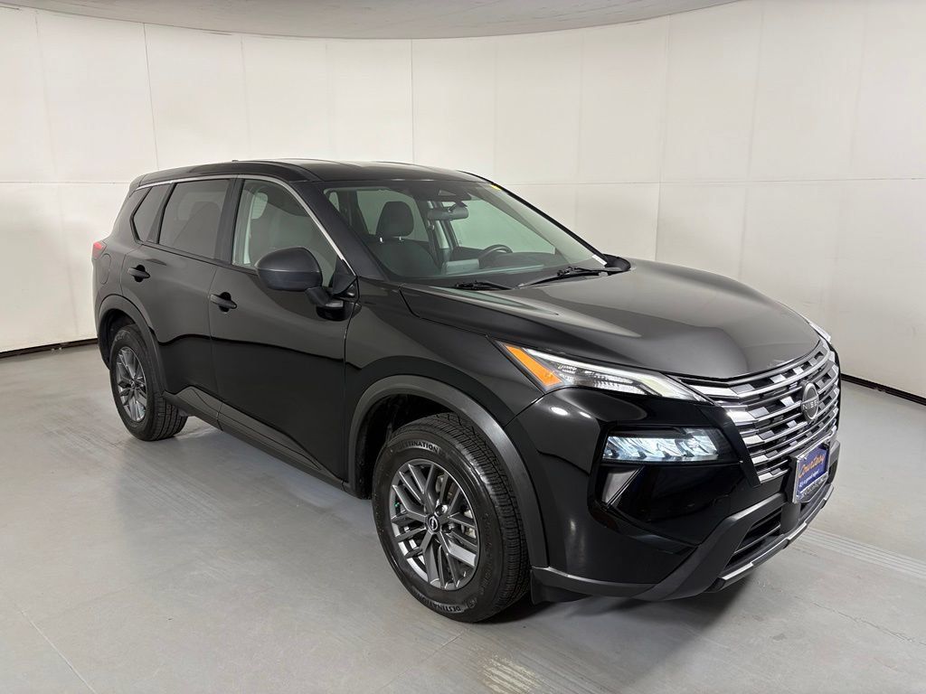 Used 2024 Nissan Rogue S FWD image 2