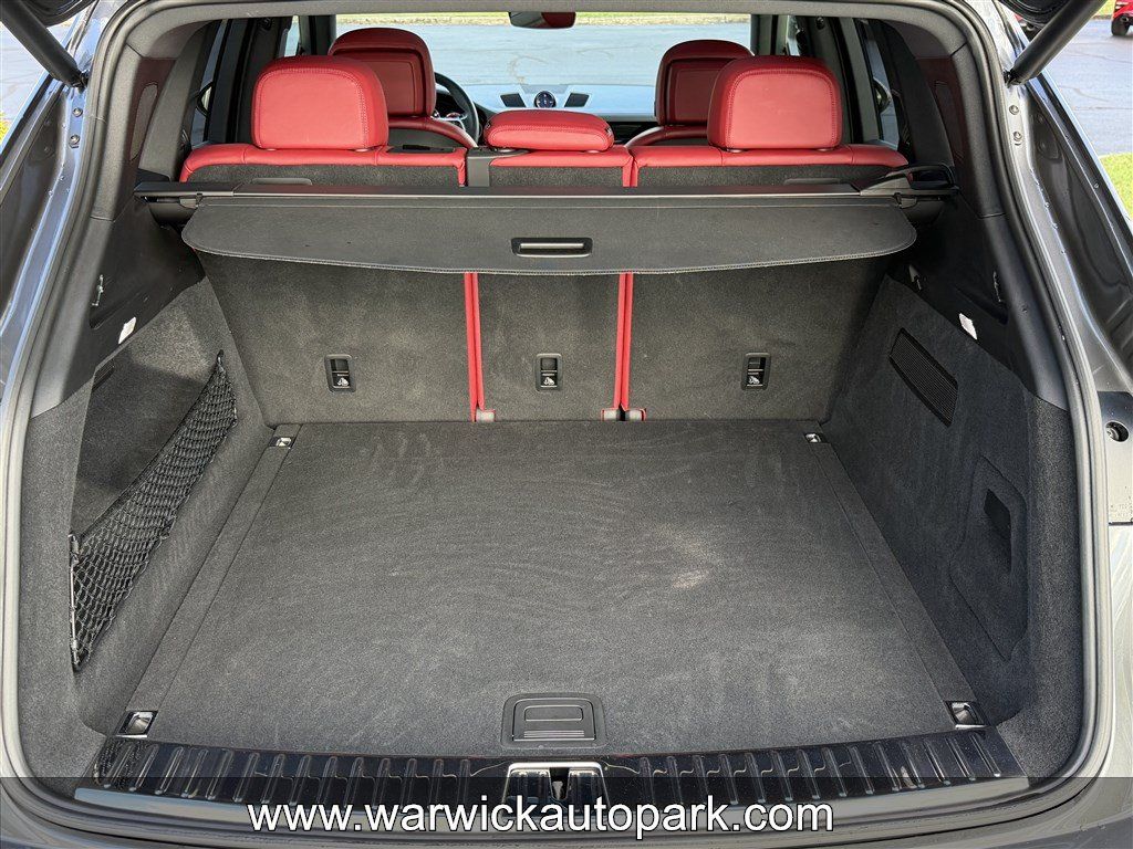 Used 2022 Porsche Cayenne AWD/4WD image 15