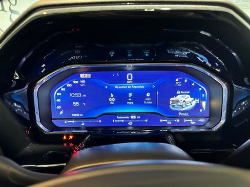 Used 2025 Chevrolet Silverado 2500 LTZ w/ LTZ Convenience Package image 8