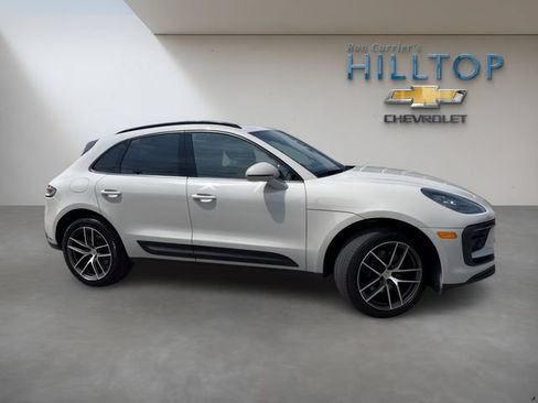 Used 2023 Porsche Macan AWD/4WD image 3