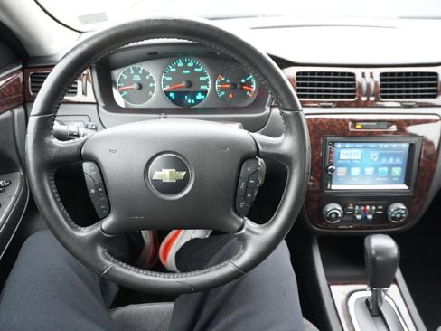 Used 2014 Chevrolet Impala LT w/ LT Sunroof Package image 32