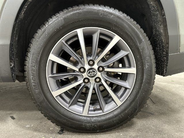Used 2018 Toyota Highlander XLE FWD image 12