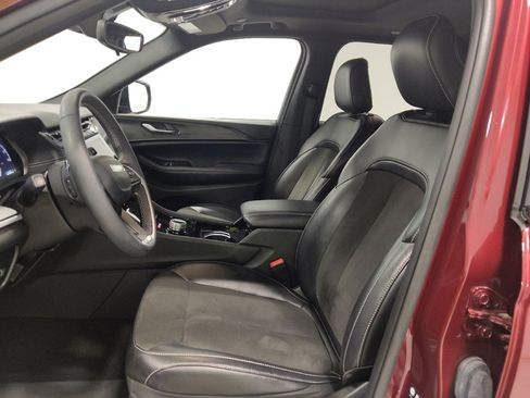 Used 2023 Jeep Grand Cherokee Altitude AWD/4WD image 17