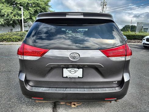 Used 2012 Toyota Sienna LE FWD image 13