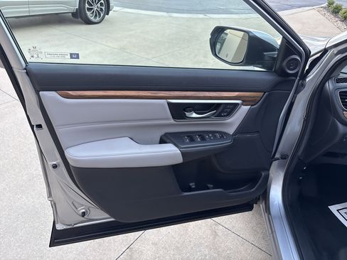 Used 2017 Honda CR-V Touring image 14