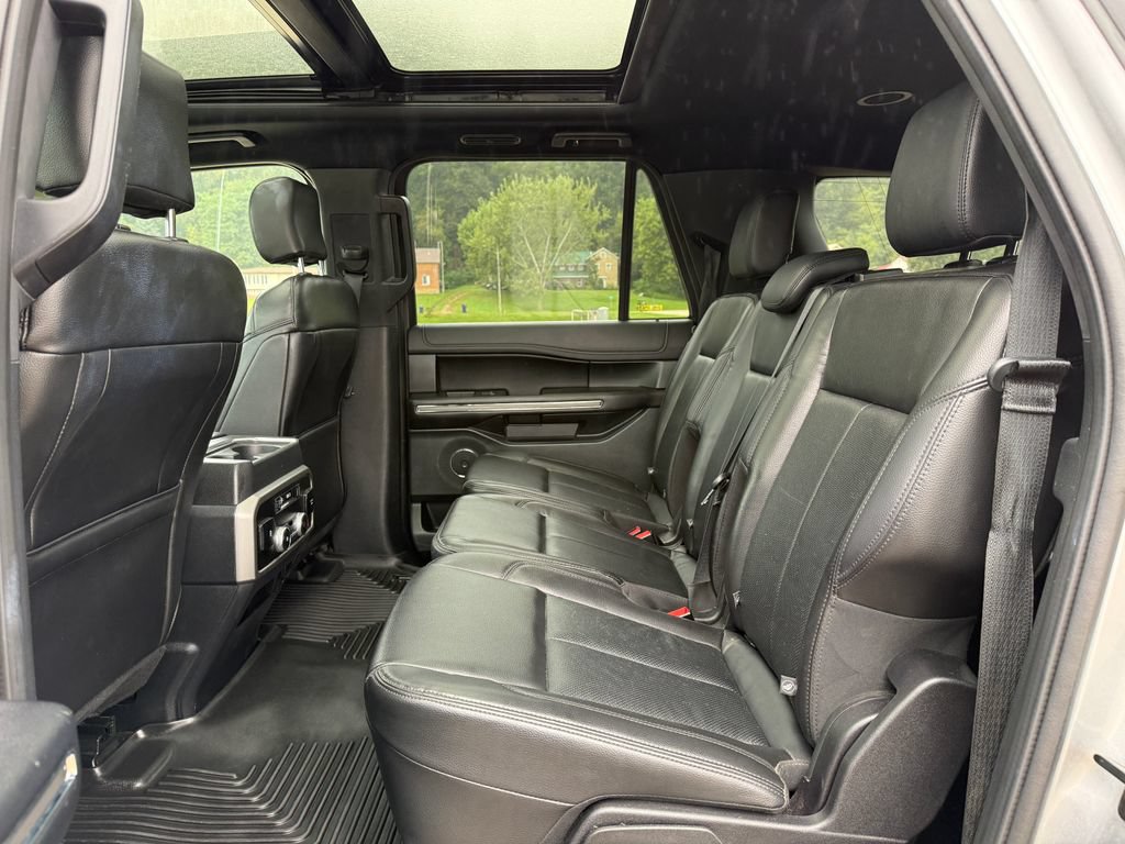 Used 2020 Ford Expedition Max XLT w/ Equipment Group 202A AWD/4WD image 19