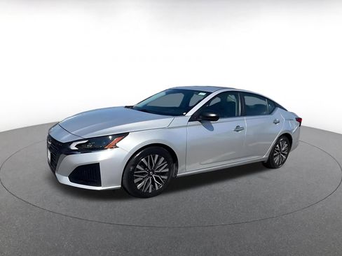 Used 2024 Nissan Altima 2.5 SV image 7