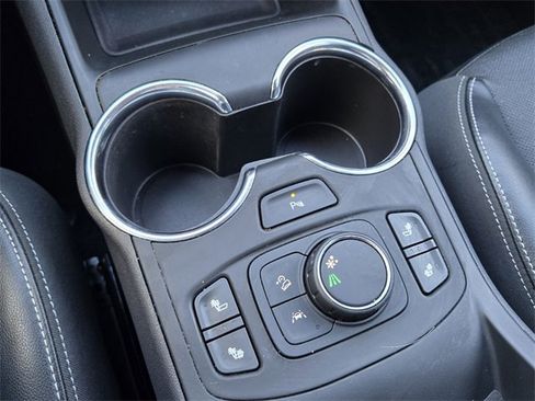 Certified 2022 GMC Terrain SLT w/ Infotainment Package II image 19