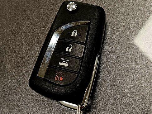 Used 2020 Toyota Camry SE image 34