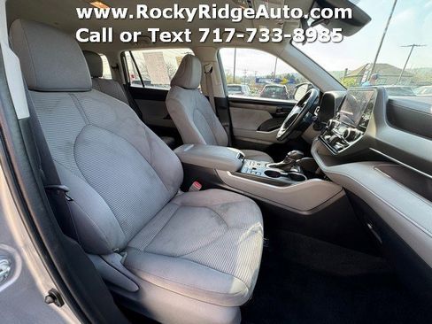 Used 2023 Toyota Highlander LE AWD/4WD image 36