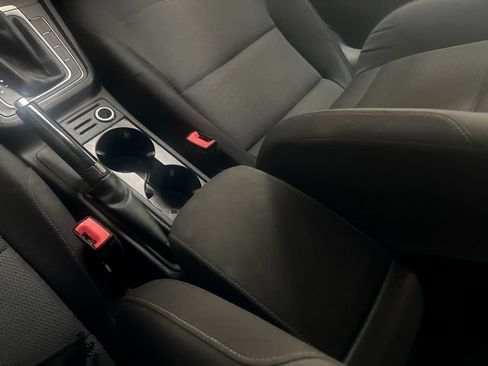 Used 2019 Volkswagen Golf S FWD image 22