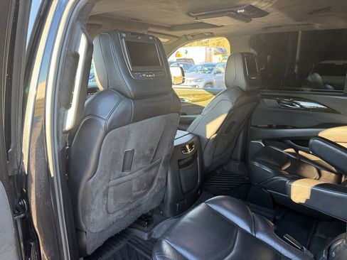 Used 2019 Cadillac Escalade Platinum image 27