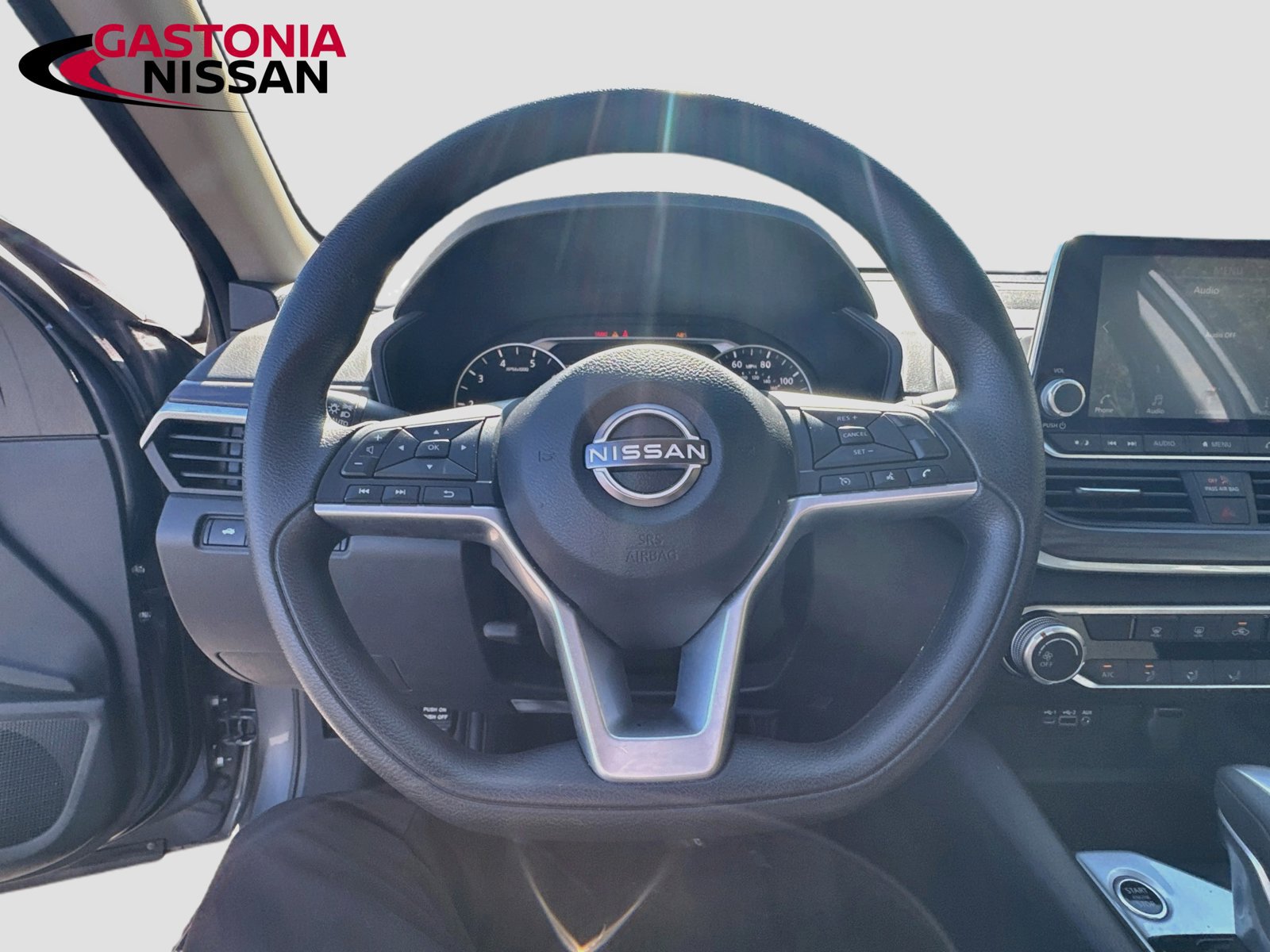 Used 2025 Nissan Altima 2.5 SV FWD image 14