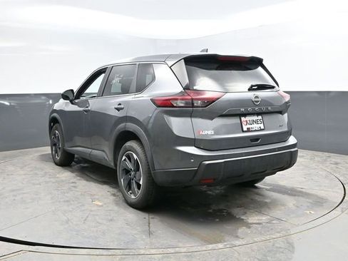 Used 2025 Nissan Rogue SV image 8