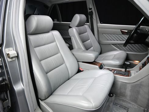 Used 1991 Mercedes-Benz 560 SEL image 10
