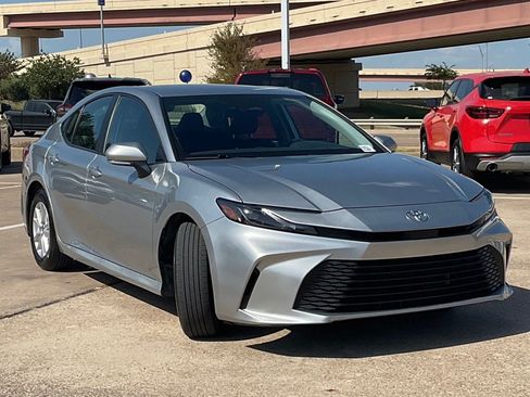 Used 2025 Toyota Camry LE FWD image 3