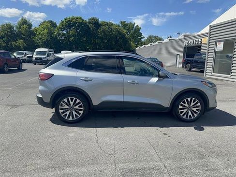 Certified 2022 Ford Escape Titanium w/ Class II Trailer Tow Package image 23