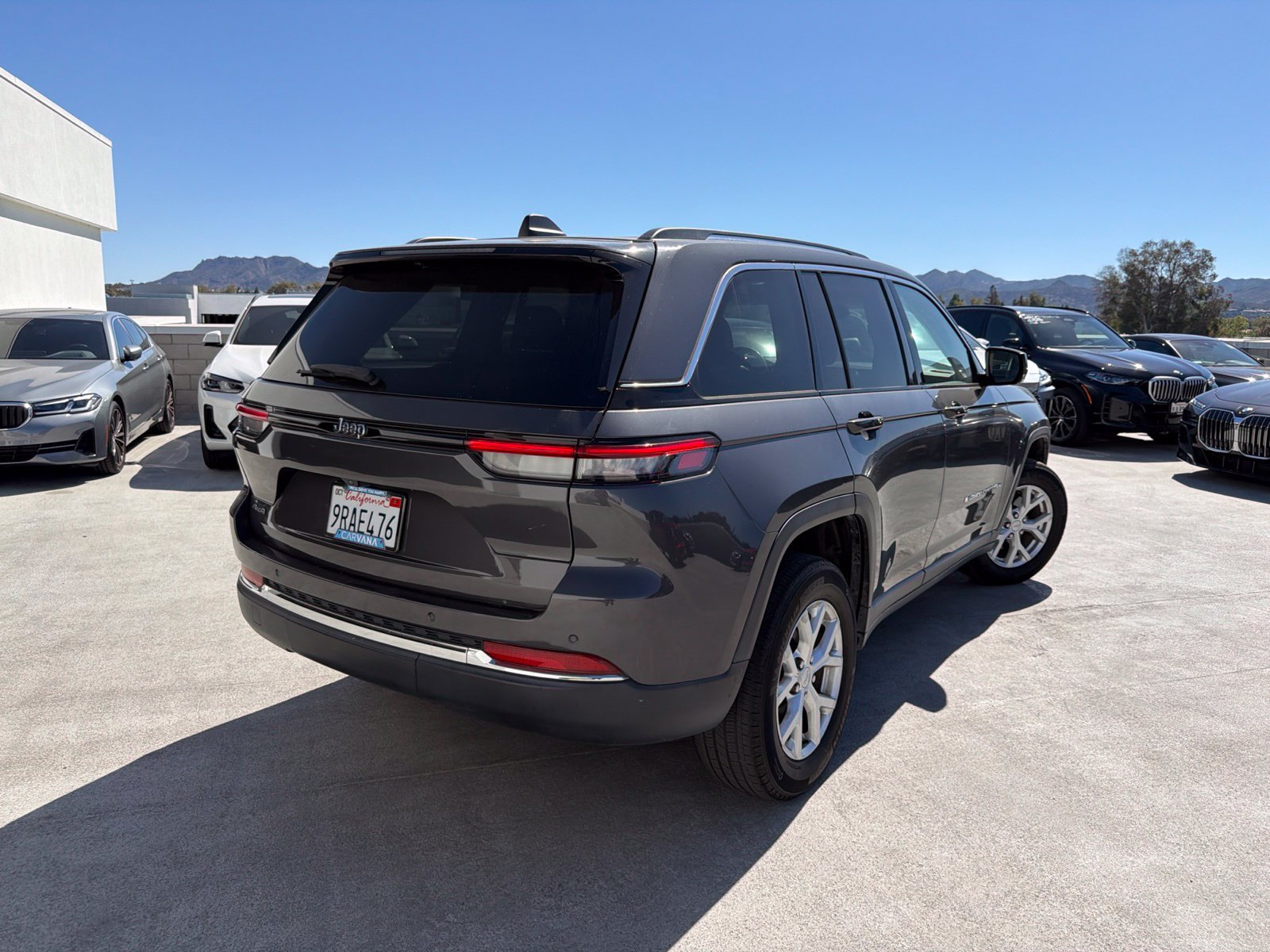 Used 2023 Jeep Grand Cherokee Limited AWD/4WD image 4
