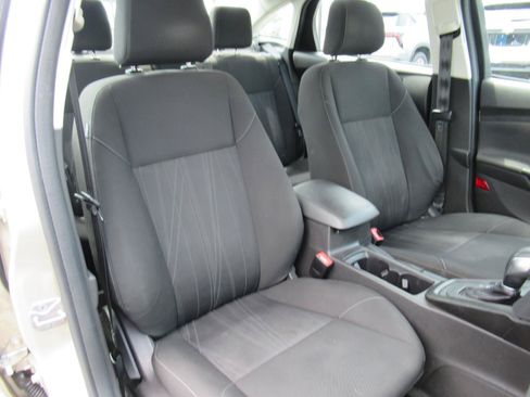 Used 2018 Ford Focus SE FWD image 9