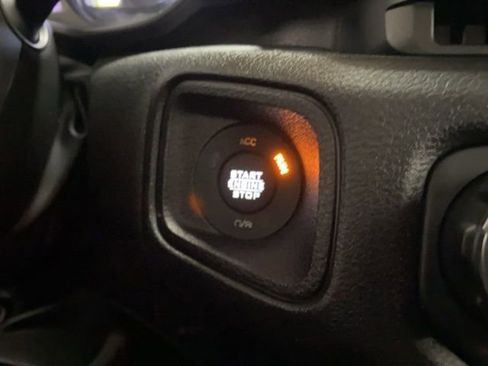 Used 2024 Jeep Wrangler Unlimited image 38