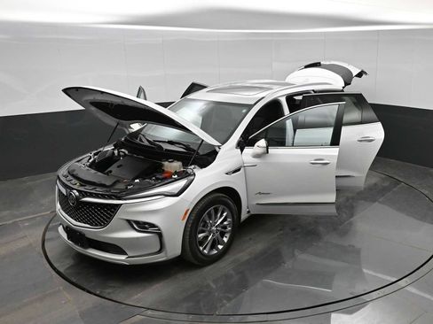 Used 2023 Buick Enclave Avenir w/ Avenir Technology Package image 39