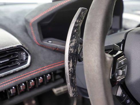 Used 2018 Lamborghini Huracan Performante AWD/4WD image 29
