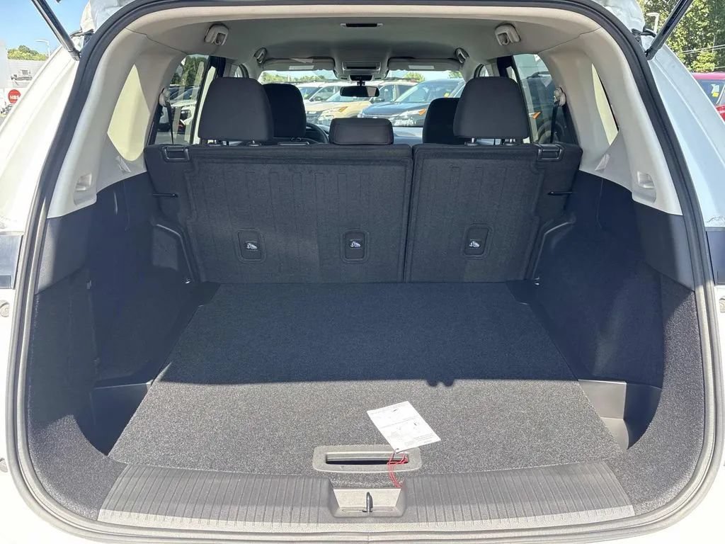 Used 2025 Nissan Rogue S FWD image 19