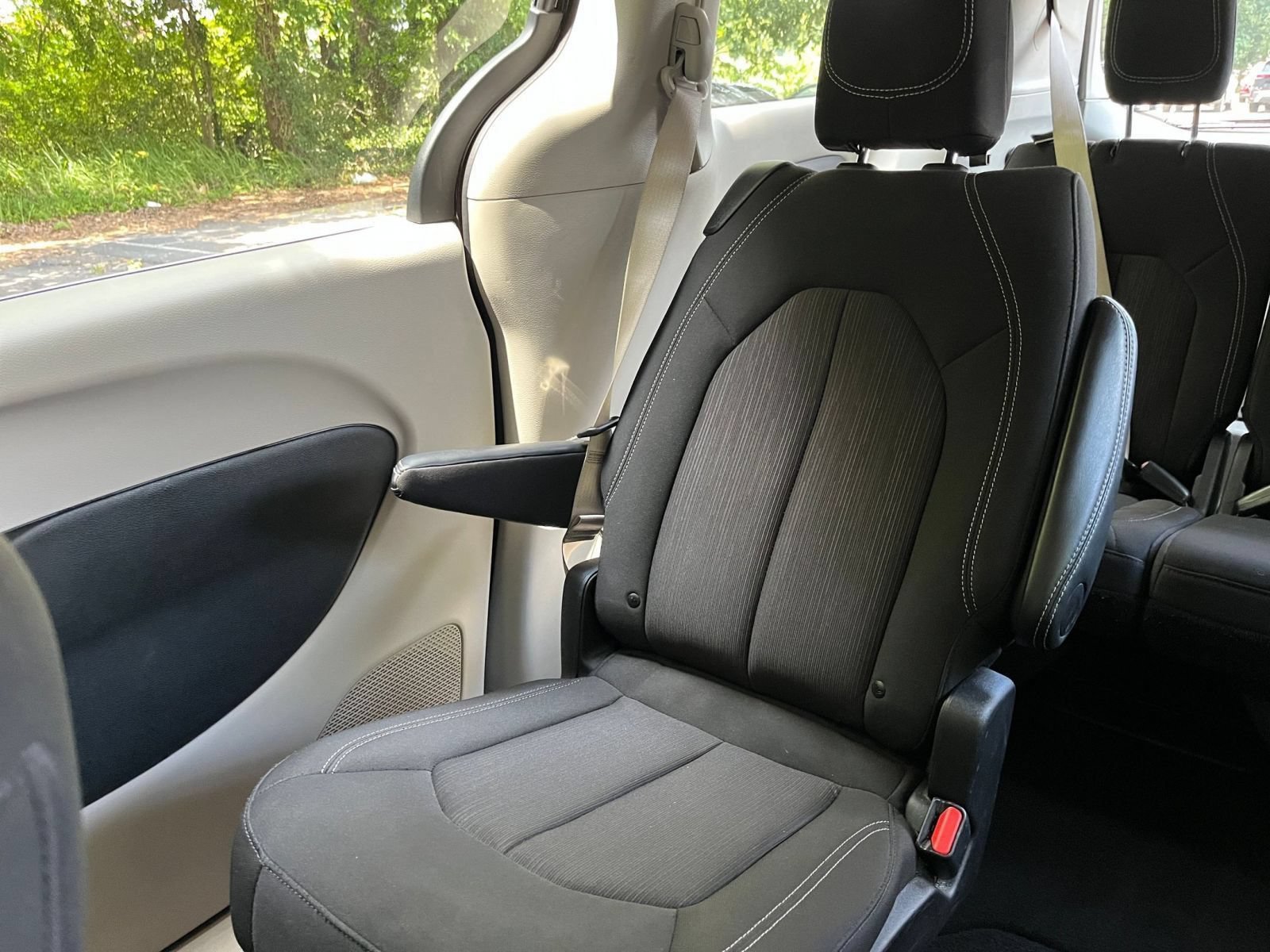 Used 2024 Chrysler Voyager LX FWD image 45