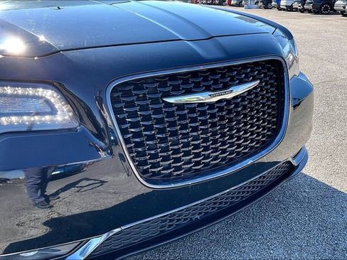 Used 2017 Chrysler 300 S image 27