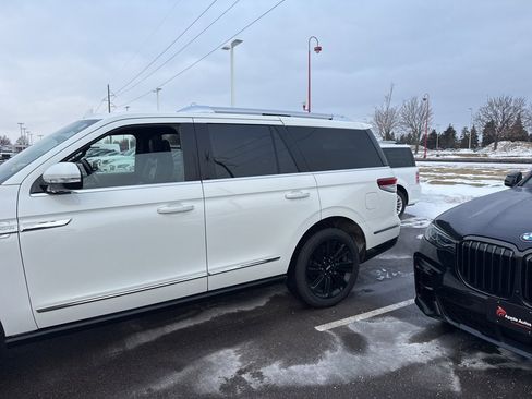 Used 2023 Lincoln Navigator Reserve image 5
