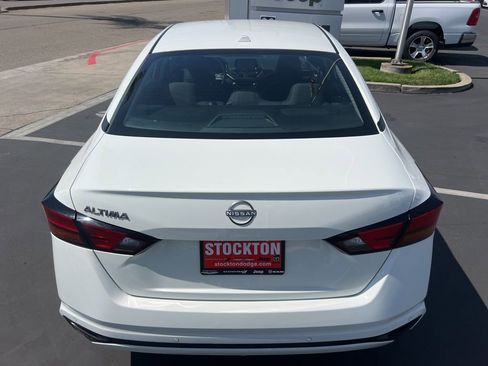 Used 2025 Nissan Altima 2.5 SV FWD image 12
