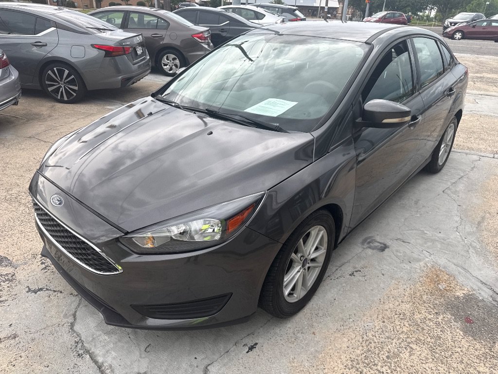 Used 2017 Ford Focus SE FWD image 1