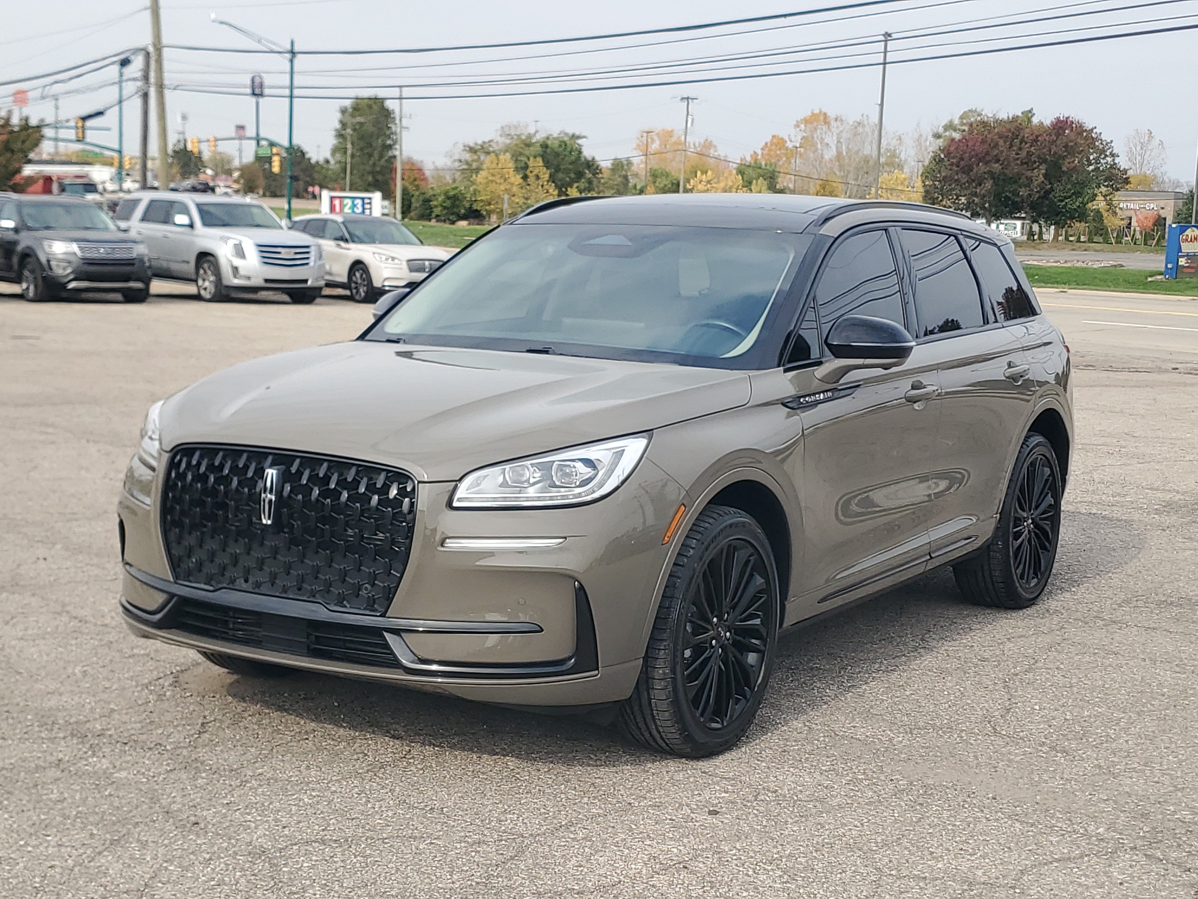 Used 2025 Lincoln Corsair Reserve w/ Jet Appearance Package AWD/4WD image 3
