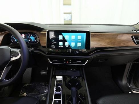 New 2026 Volkswagen Atlas SE image 2