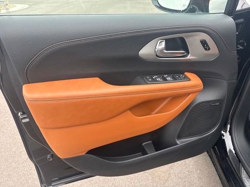 New 2026 Chrysler Pacifica Pinnacle AWD/4WD image 10