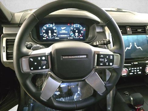 Used 2024 Land Rover Discovery Dynamic SE AWD/4WD image 19