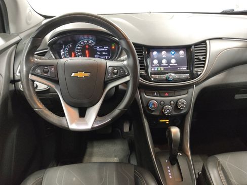 Used 2020 Chevrolet Trax LT w/ LT Convenience Package AWD/4WD image 22