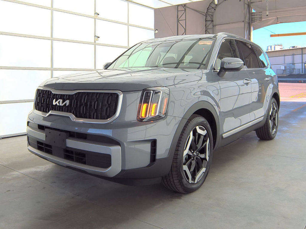 Used 2024 Kia Telluride EX AWD/4WD image 2