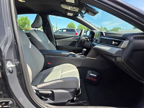 Used 2025 Toyota Camry SE AWD/4WD image 12