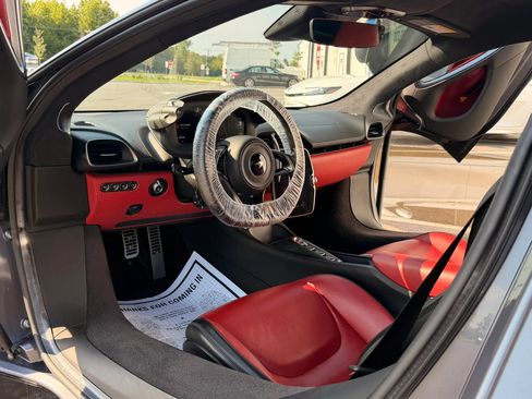 Used 2023 McLaren Artura RWD image 12