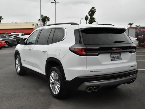 Used 2024 GMC Acadia Elevation image 6