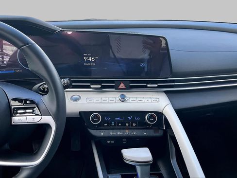 Certified 2025 Hyundai Elantra Limited FWD image 7